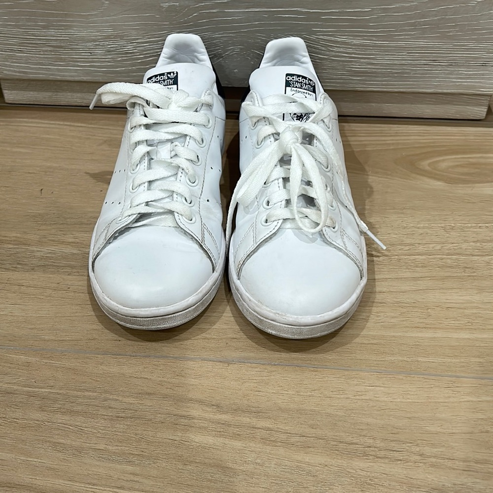 Lightly used men’s Size 7 us Stan Smith made by adidas